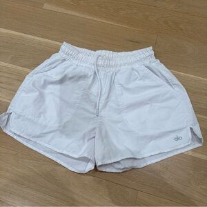 ALO Yoga Alumni Women's White Shorts